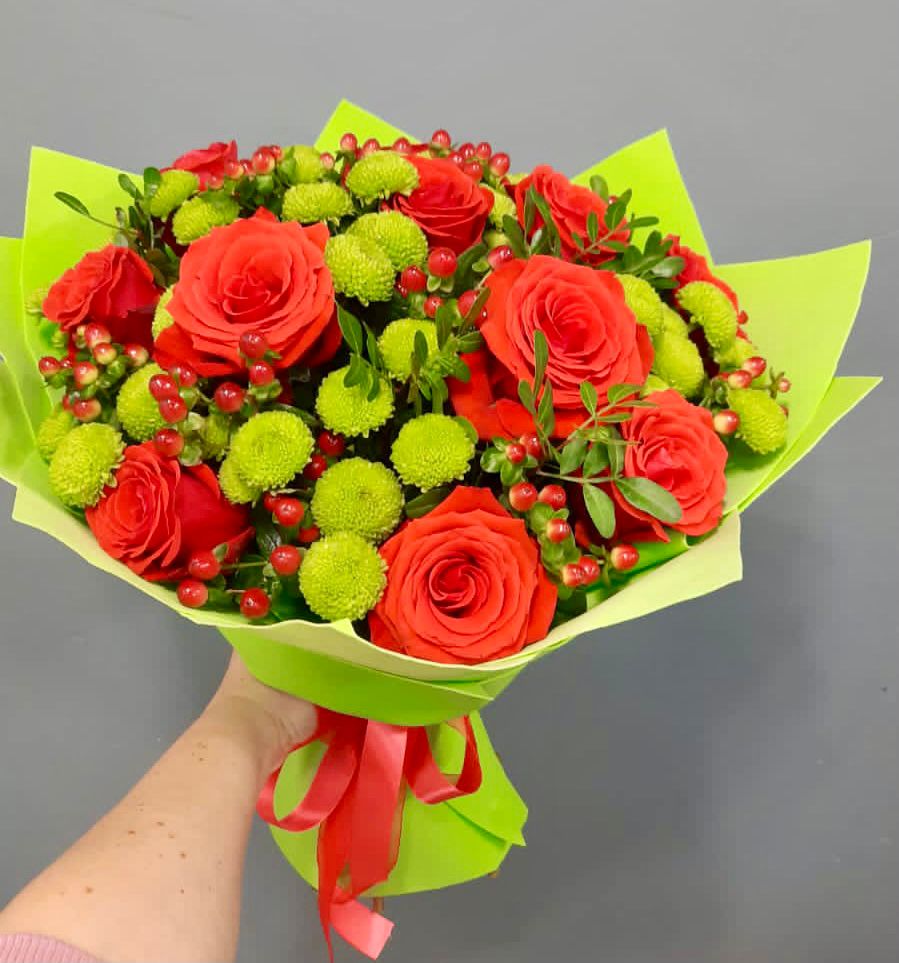 Букет цветов из: Хризантемы и Розы в Среднеуральске