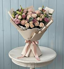 Букет цветов из:  Розы и Лизиантусы в Среднеуральске