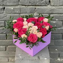 Цветочная композиция из Розы в коробке в Среднеуральске