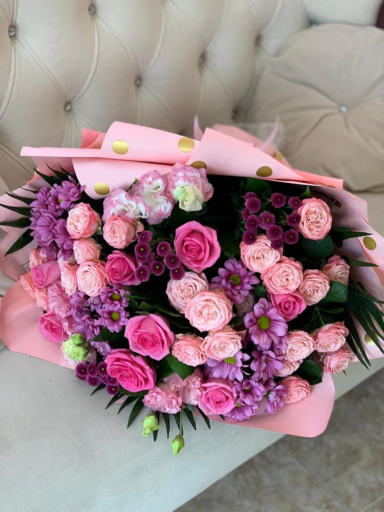 Букет цветов из: Хризантемы, Розы и Лизиантусы в Среднеуральске