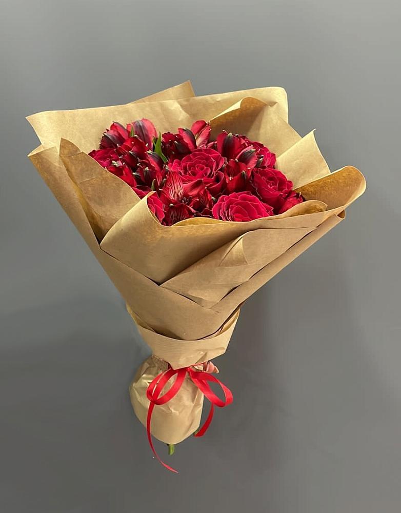 Букет цветов из: Альстромерии и Розы в Среднеуральске