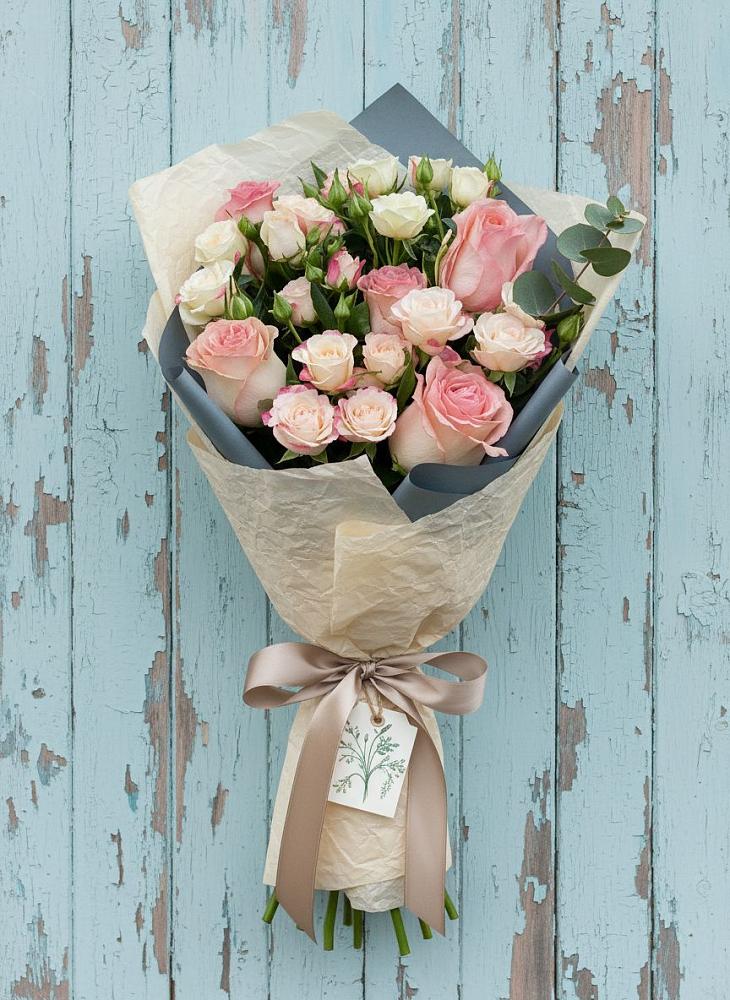 Букет цветов из: Розы в Среднеуральске