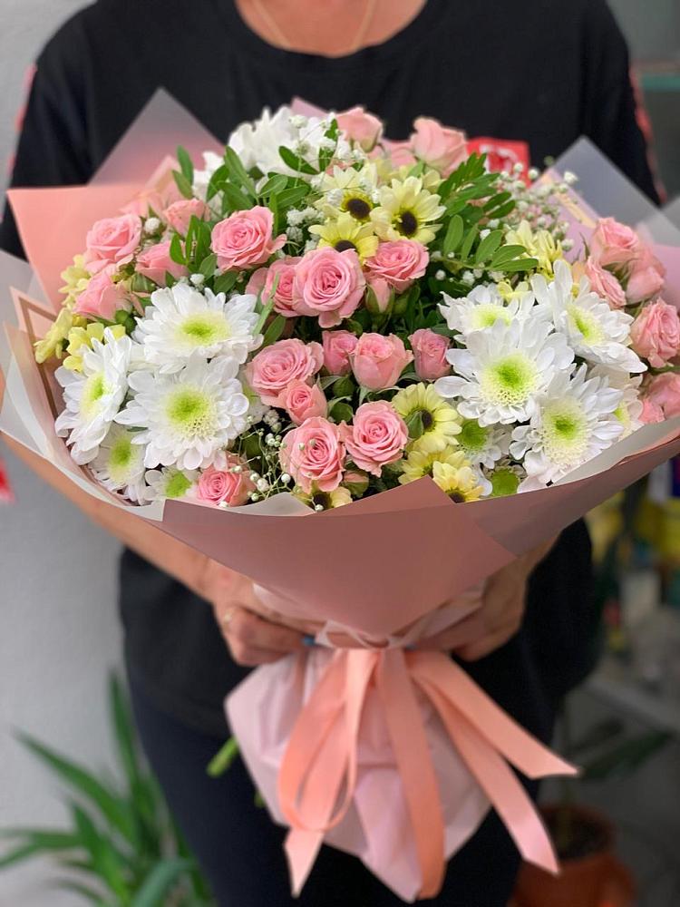 Букет цветов из: Розы и Хризантемы в Среднеуральске