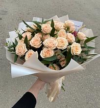 Букет Кремовые розы Латте в Среднеуральске