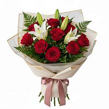 Букет цветов из:  Лилии и Розы в Среднеуральске