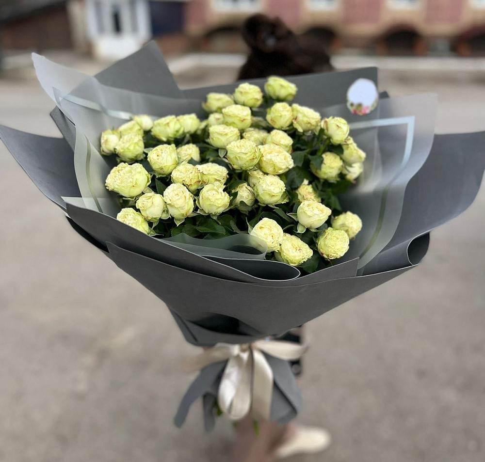 Белые кустовые розы Солинеро в Среднеуральске Букет Белые кустовые розы Солинеро в Среднеуральске