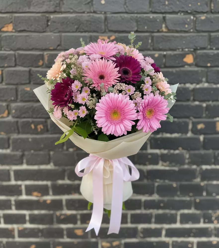 Букет цветов из: Герберы и Хризантемы в Среднеуральске