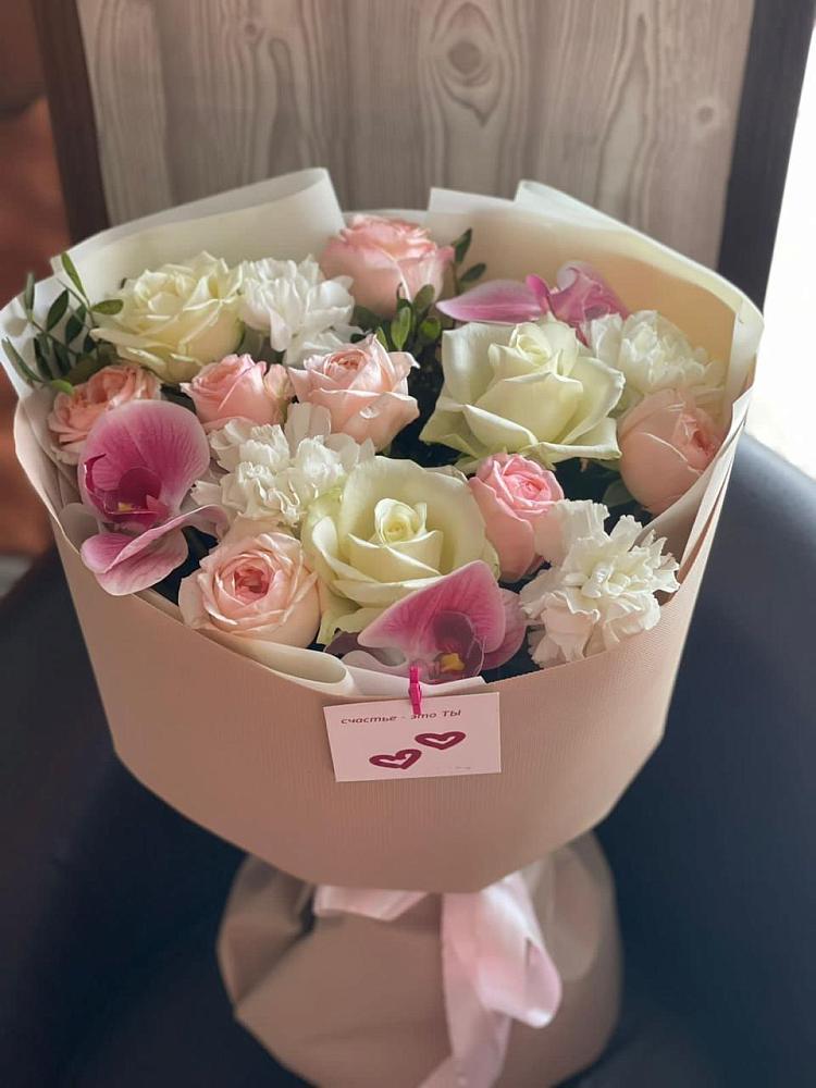 Букет цветов из: Орхидеи, Розы и Гвоздики в Среднеуральске