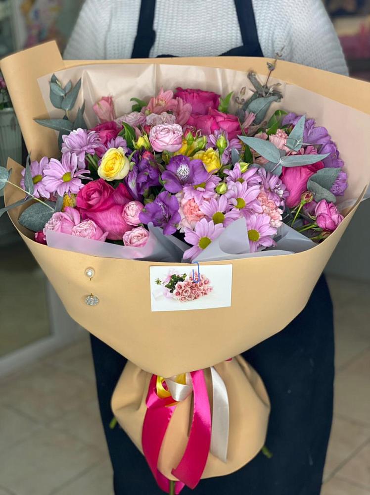 Букет цветов из: Хризантемы, Гвоздики и Альстромерии в Среднеуральске