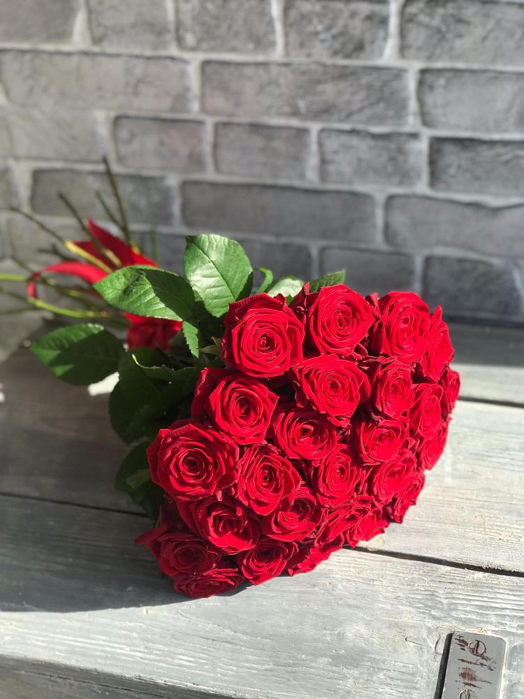 Букет Красные розы Фридом в Среднеуральске