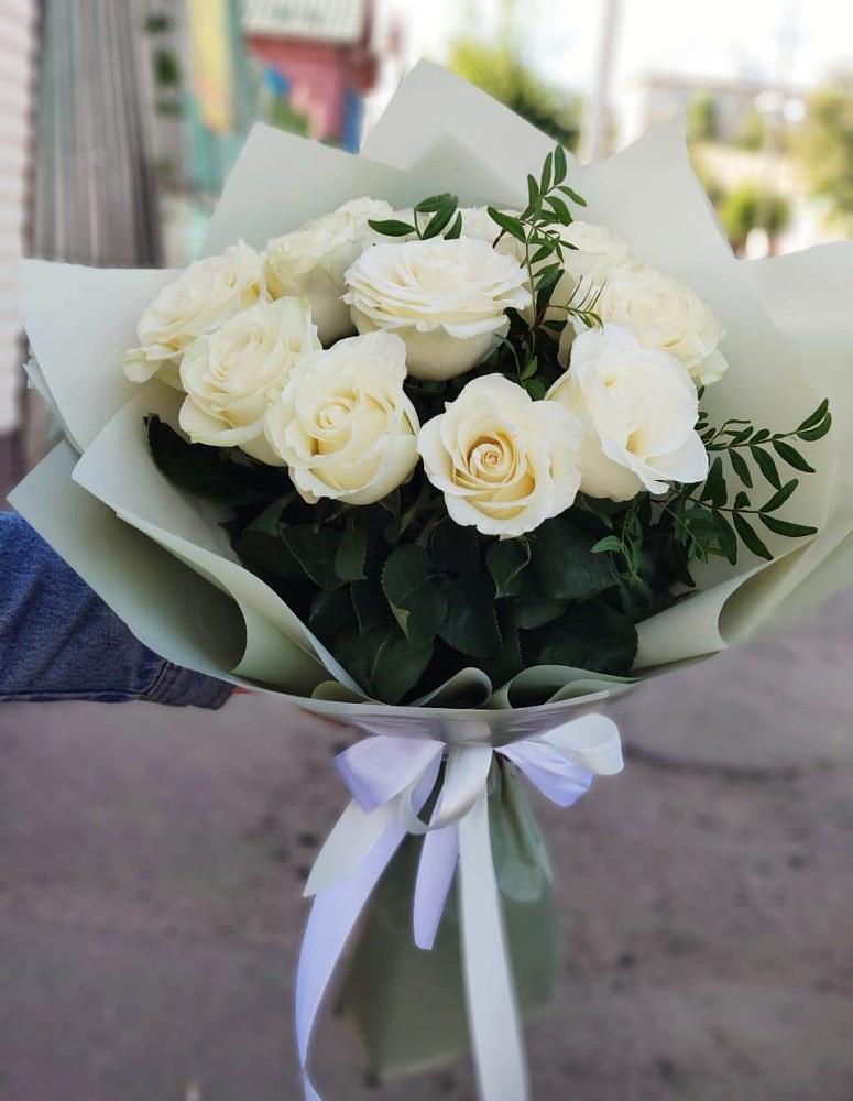 Букет Белые розы Проуд в Среднеуральске