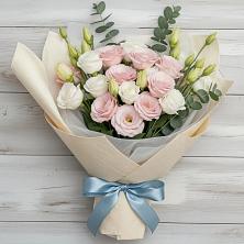 Букет цветов из:  Лизиантусы в Среднеуральске