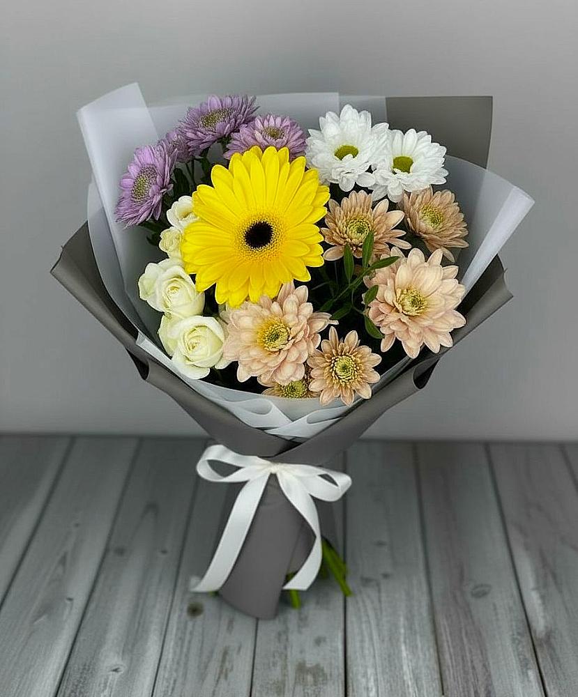 Букет цветов из: Розы, Герберы и Хризантемы в Среднеуральске