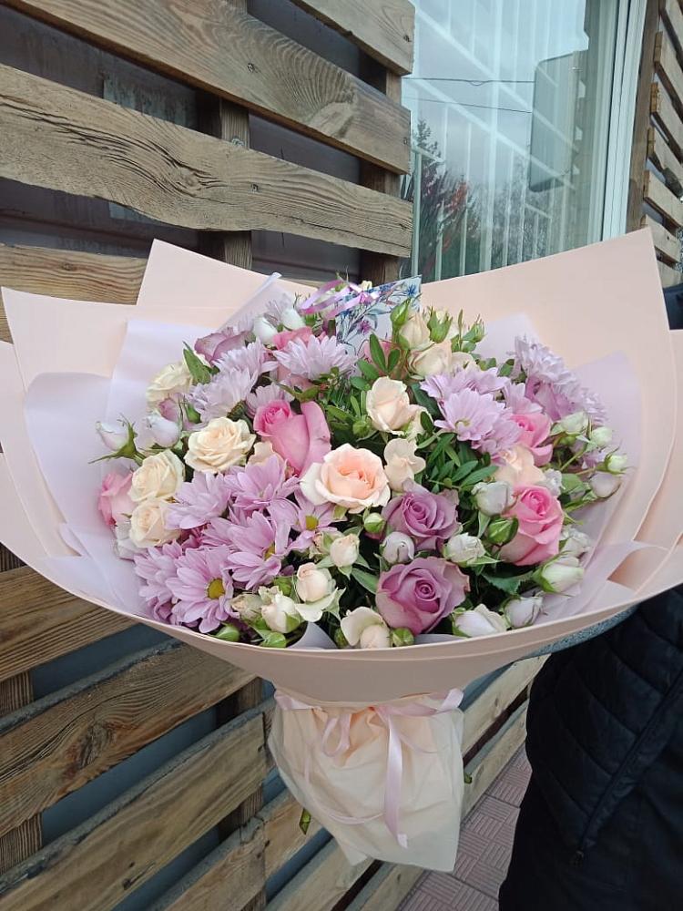 Букет цветов из: Розы и Хризантемы в Среднеуральске