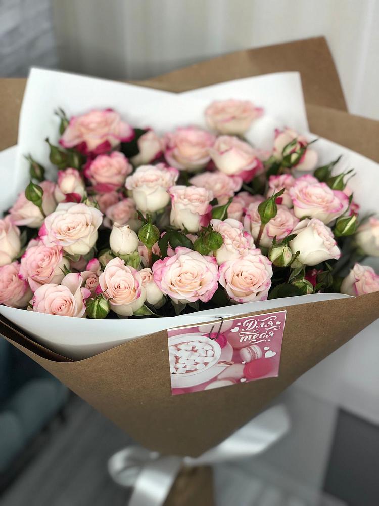 Букет цветов из: Розы в Среднеуральске