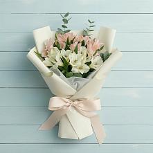 Букет цветов из:  Альстромерии в Среднеуральске