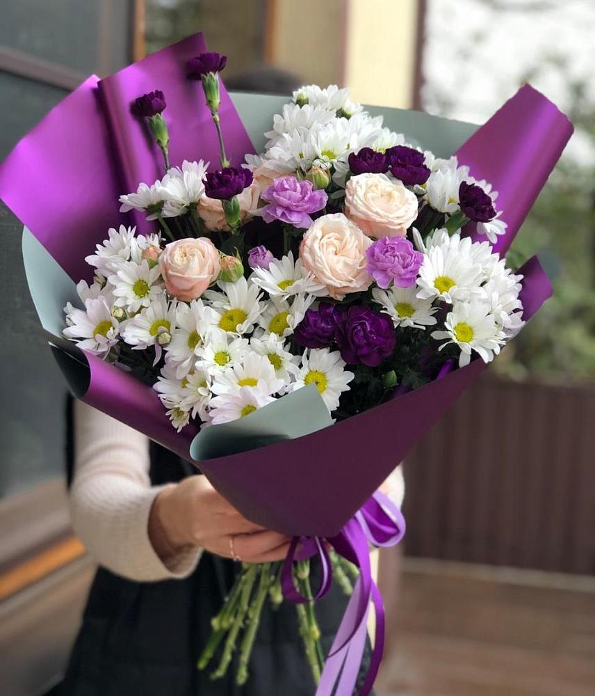 Букет цветов из: Хризантемы, Гвоздики и Розы в Среднеуральске
