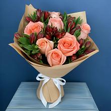 Букет цветов из:  Розы и Альстромерии в Среднеуральске