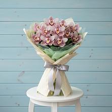 Букет цветов из:  Орхидеи и Розы в Среднеуральске