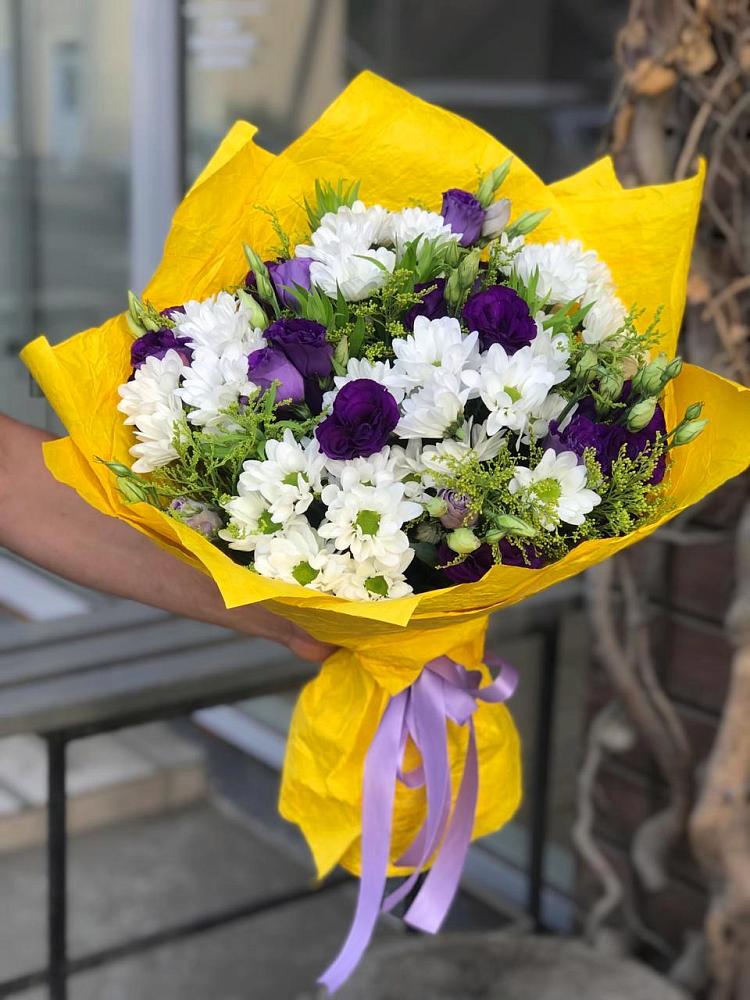 Букет цветов из: Ирисы, Хризантемы и Ромашки в Среднеуральске