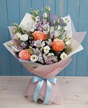 Букет цветов из:  Лизиантусы, Розы, Альстромерии и Гипсофила в Среднеуральске