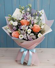 Букет цветов из:  Лизиантусы, Розы, Альстромерии и Гипсофила в Среднеуральске