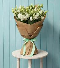 Букет цветов из:  Лизиантусы в Среднеуральске