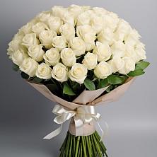Букет 101 беля роза Белоснежка в Среднеуральске