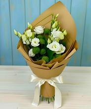 Букет цветов из:  Хризантемы и Лизиантусы в Среднеуральске