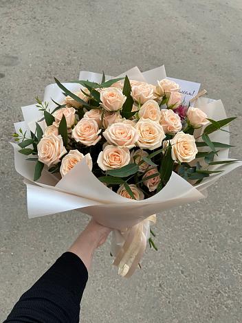 Букет Кремовые розы Латте в Среднеуральске