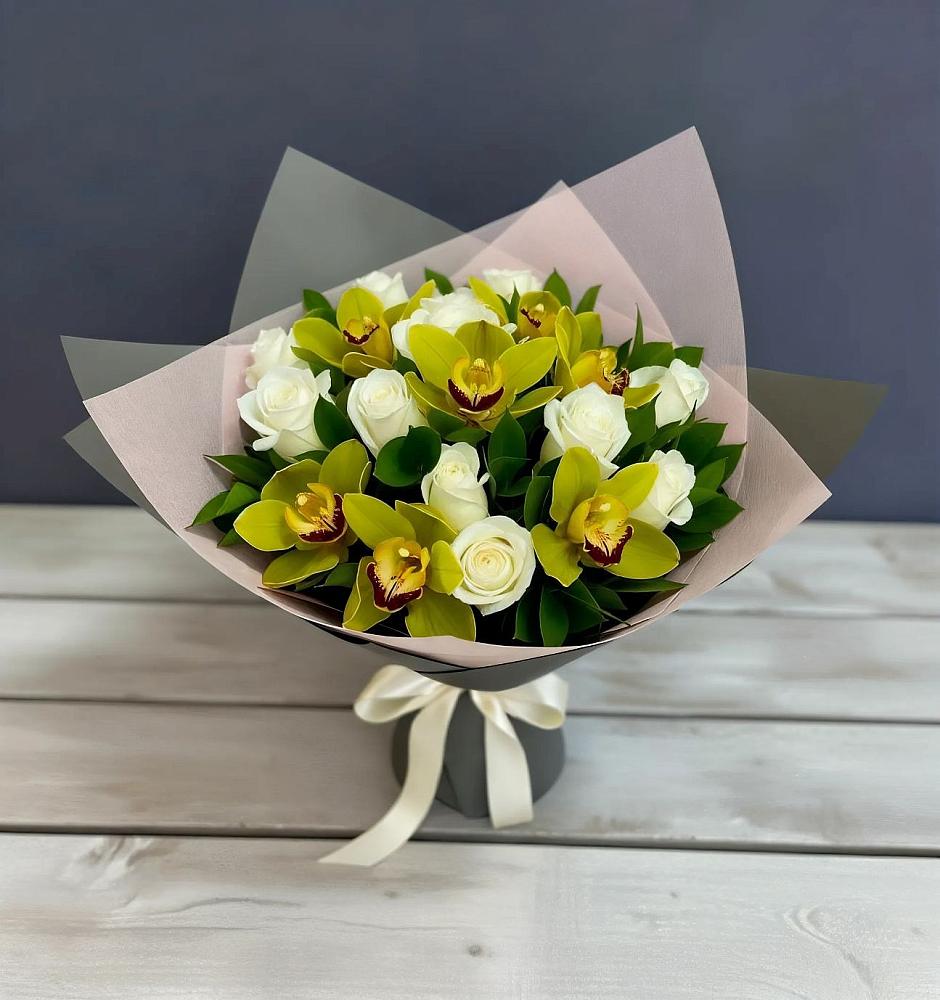 Букет цветов из: Орхидеи и Розы в Среднеуральске