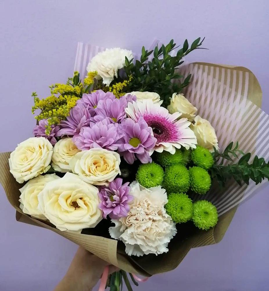 Букет цветов из: Хризантемы, Розы, Гвоздики и Герберы в Среднеуральске