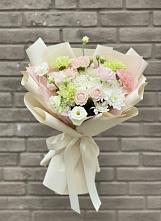 Букет цветов из:  Гвоздики, Розы, Лизиантусы и Хризантемы в Среднеуральске