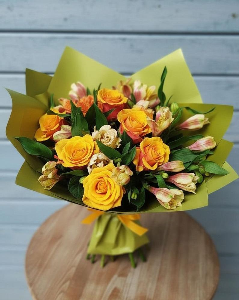 Букет цветов из: Альстромерии и Розы в Среднеуральске