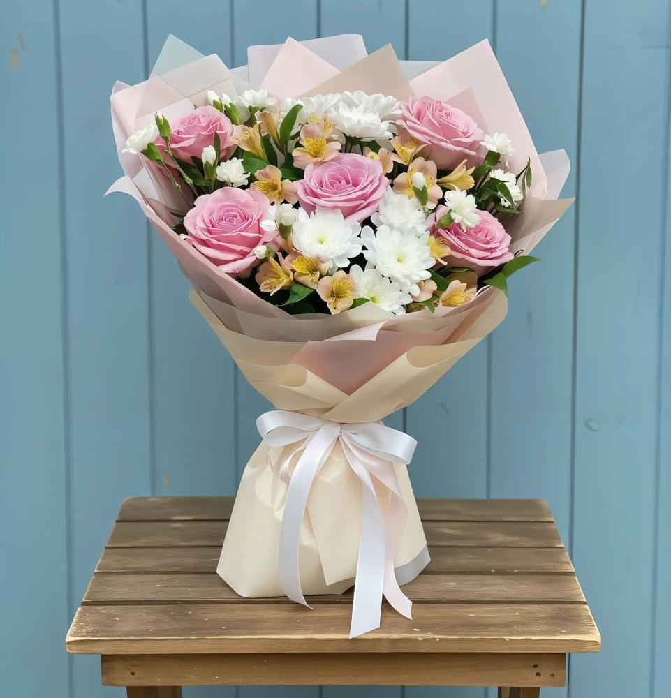 Букет цветов из: Гвоздики, Орхидеи и Розы в Среднеуральске