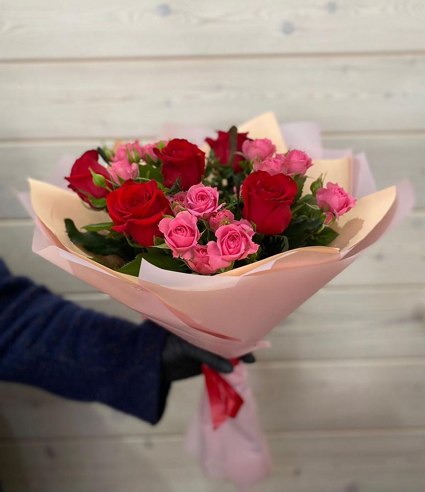 Букет цветов из: Розы в Среднеуральске