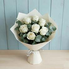 Букет Белые розы в Эвкалипте в Среднеуральске