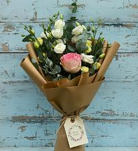 Букет цветов из:  Розы и Лизиантусы в Среднеуральске