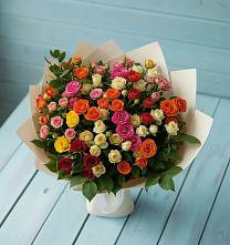Букет Микс из разноцветных кустовых роз в Среднеуральске