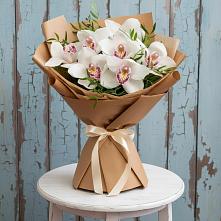 Букет цветов из:  Орхидеи и Розы в Среднеуральске