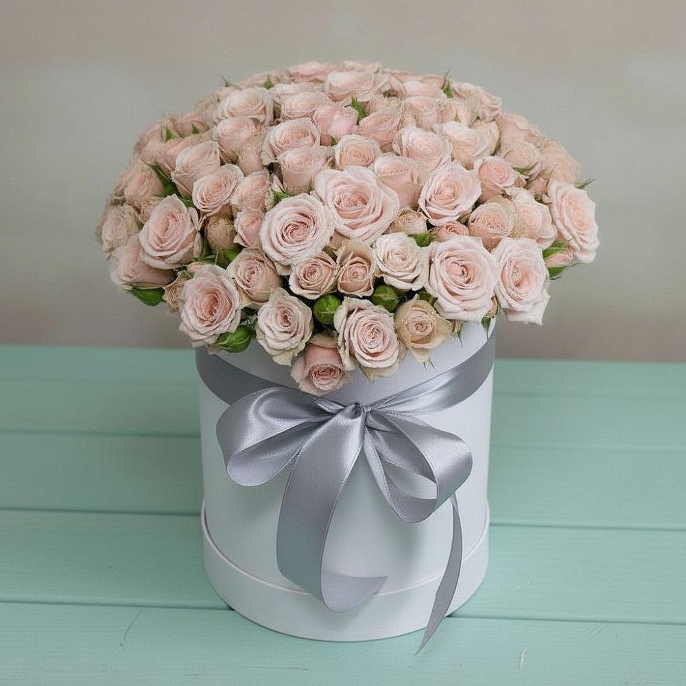 Цветочная композиция из Розы в шляпной коробке в Среднеуральске